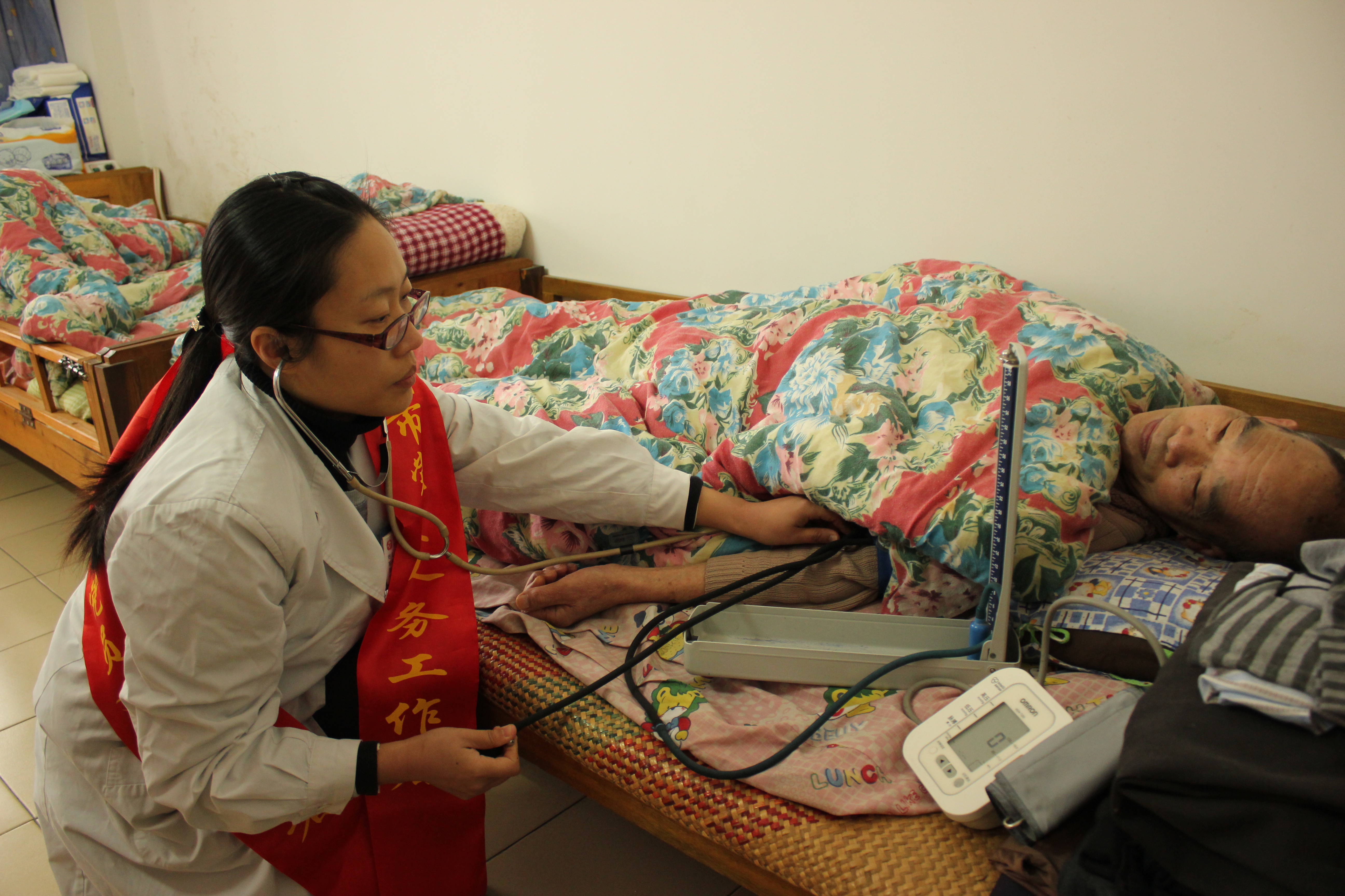 市婦幼保健院聯合開展“弘揚雷鋒精神，愛心服務社區(qū)”志愿服務活動