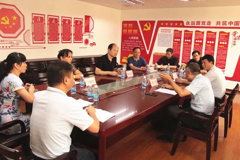 自治區(qū)總工會副主席周健到我市調研企業(yè)民主管理工作