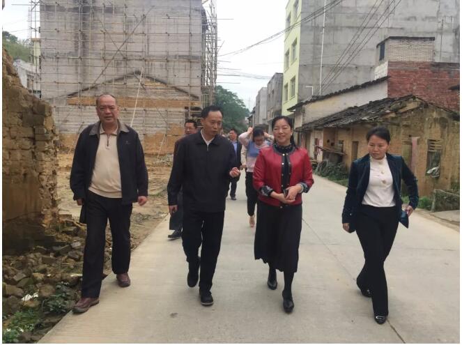 市總工會黨組書記、常務(wù)副主席梁耀忠到掛點幫扶村調(diào)研