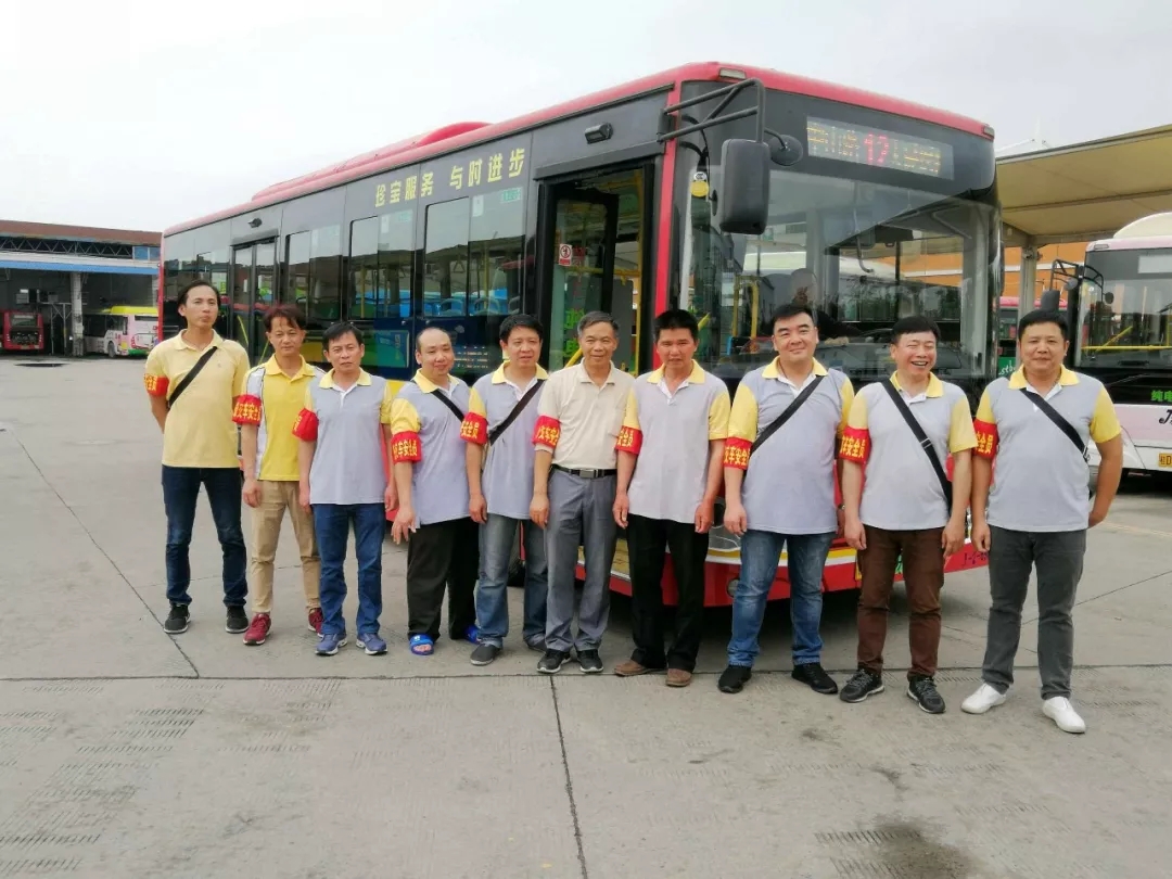 你坐過12路公交車嗎？為你服務(wù)的是“全國工人先鋒號(hào)”哦