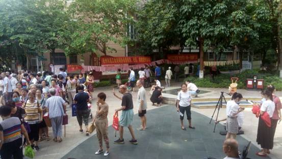 2021年9月17日市總工會(huì)聯(lián)合職工燈謎協(xié)會(huì)來到藍(lán)天港灣小區(qū)舉辦&ldquo;我們的節(jié)日.中秋&rdquo;燈謎展猜及詩(shī)詞協(xié)會(huì)進(jìn)機(jī)關(guān)、社區(qū)、家庭宣傳活動(dòng)4