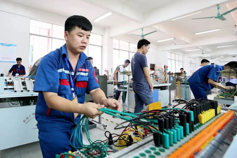 各路精英快來組隊(duì)！全區(qū)2022年職工職業(yè)技能大賽等你來戰(zhàn)