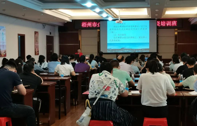 模擬課堂的“沉浸式”學(xué)習(xí)，讓學(xué)員大呼過(guò)癮