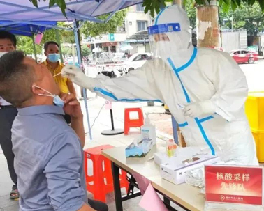 【“工”同抗疫 “會(huì)”聚力量】白衣執(zhí)甲，勇往直前！我市醫(yī)護(hù)人員奮戰(zhàn)在核酸采篩一線