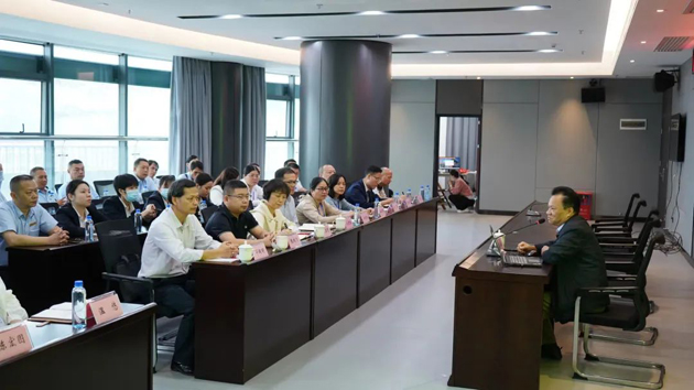 【“雙進(jìn)”宣講進(jìn)行時】踐行勞模精神 激發(fā)創(chuàng)新活力——梧州市總工會開展“勞模工匠進(jìn)校園 思政教師進(jìn)企業(yè)”活動