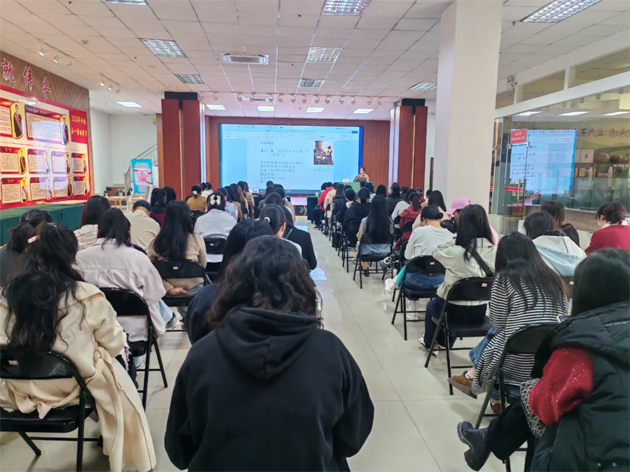 “花”樣過(guò)節(jié)，綻放巾幗芳華系列（七）丨市總工會(huì)舉辦主題詩(shī)歌講座感悟語(yǔ)言魅力