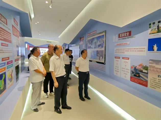 市總工會干部職工參觀梧州市總體國家安全觀教育展和紀(jì)念中國人民抗日戰(zhàn)爭暨世界反法西斯戰(zhàn)爭勝利80周年黨的隱蔽戰(zhàn)線主題展