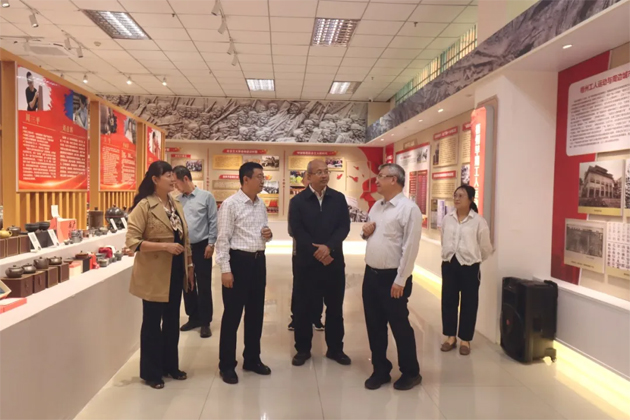 梧州市政協(xié)領(lǐng)導(dǎo)與澳門聯(lián)誼會代表到市職工之家開展調(diào)研活動