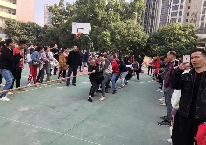 龍圩區(qū)總工會開展“慶元旦、迎春節(jié)”職工趣味體育活動