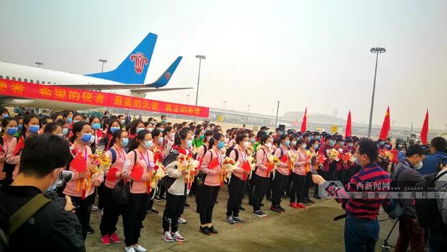 今天，梧州的英雄辭別黃鶴樓回家了