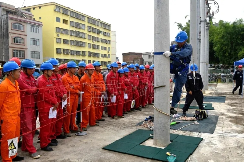 南方電網廣西新電力集團梧州供電公司組織外包施工隊開展 “保命”技能培訓
