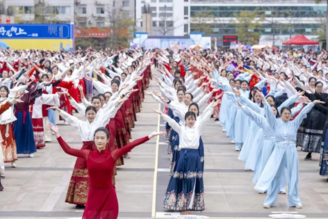 【跟黨奮進新征程 巾幗建功新時代】梧州市第十二屆婦女國風趣味體育運動會暨“梧家巧姐姐”國潮集市，精彩綻放！