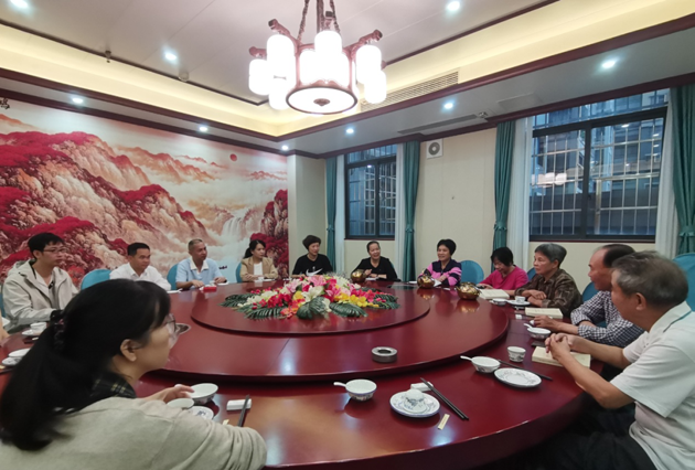 喜迎重陽佳節(jié) 共話工會(huì)發(fā)展　龍圩區(qū)總工會(huì)召開重陽節(jié)茶話會(huì)