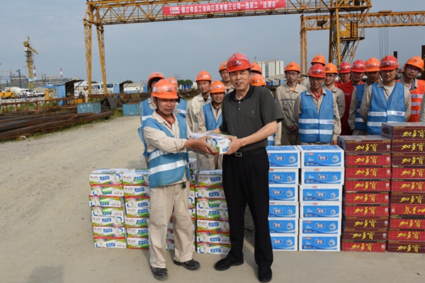 鎮(zhèn)江市總工會(huì)“三送”慰問融入職工心坎