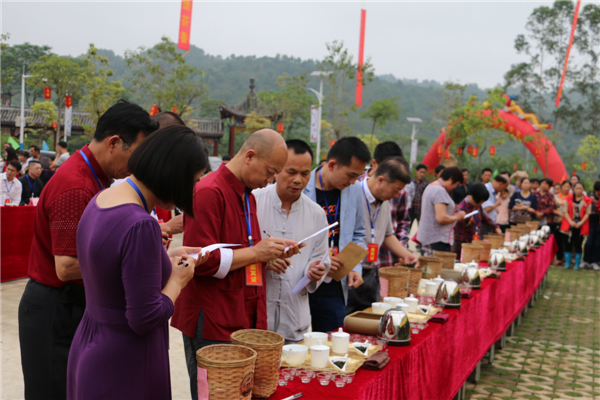 勞動節(jié)里來比茶