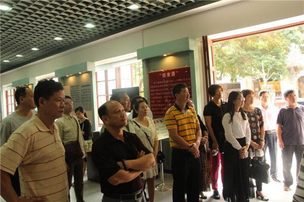 市總工會組織干部職工到地委、特委舊址參觀學習