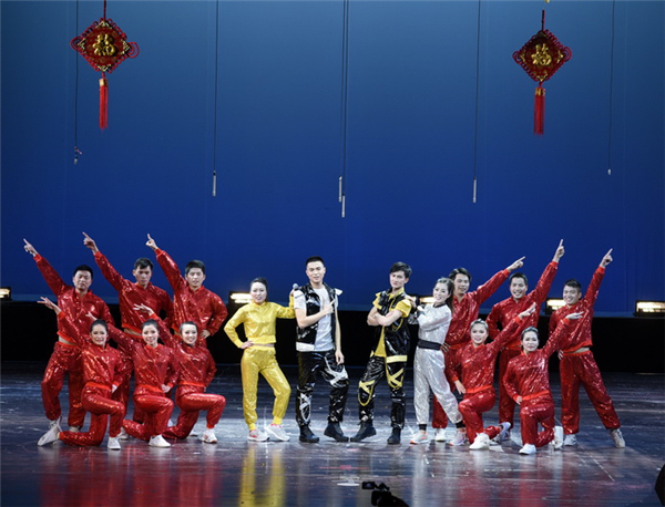 自導自演辦晚會 熱熱鬧鬧迎新年